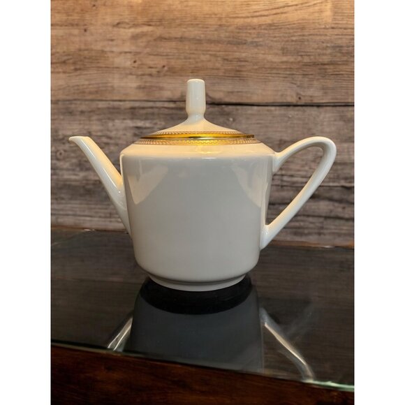 Vintage White and Gold Trim Kahla Porcelain Tea Pot / teapot 7.5x9 - Picture 2 of 16